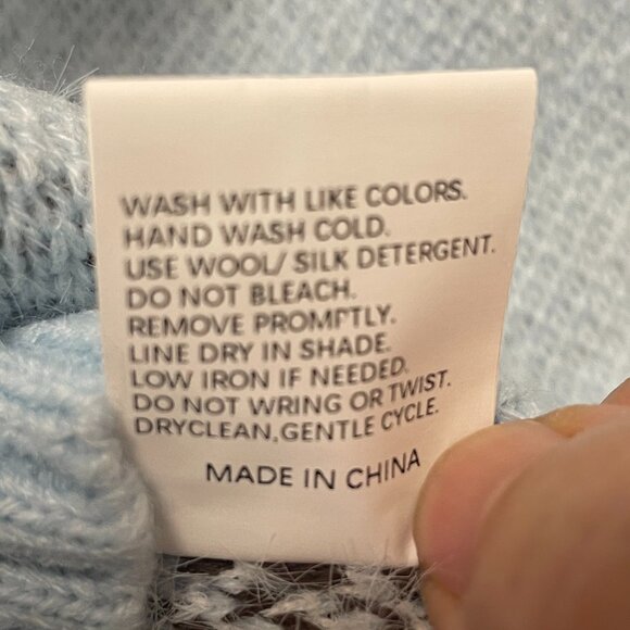 sweater - Picture 3 of 6